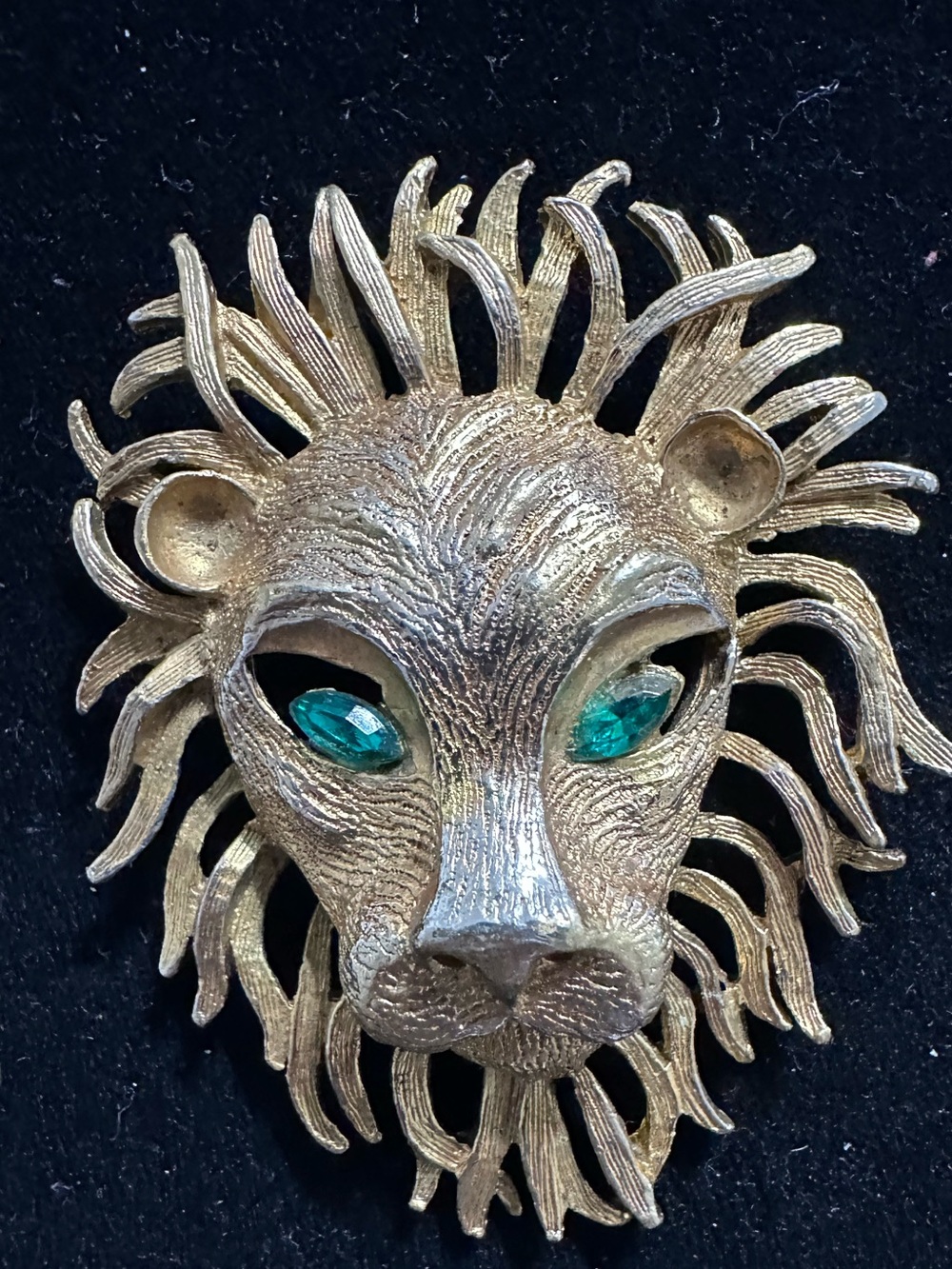 420- Gold Lion Head Pendant/Brooch with Emerald Green Eyes